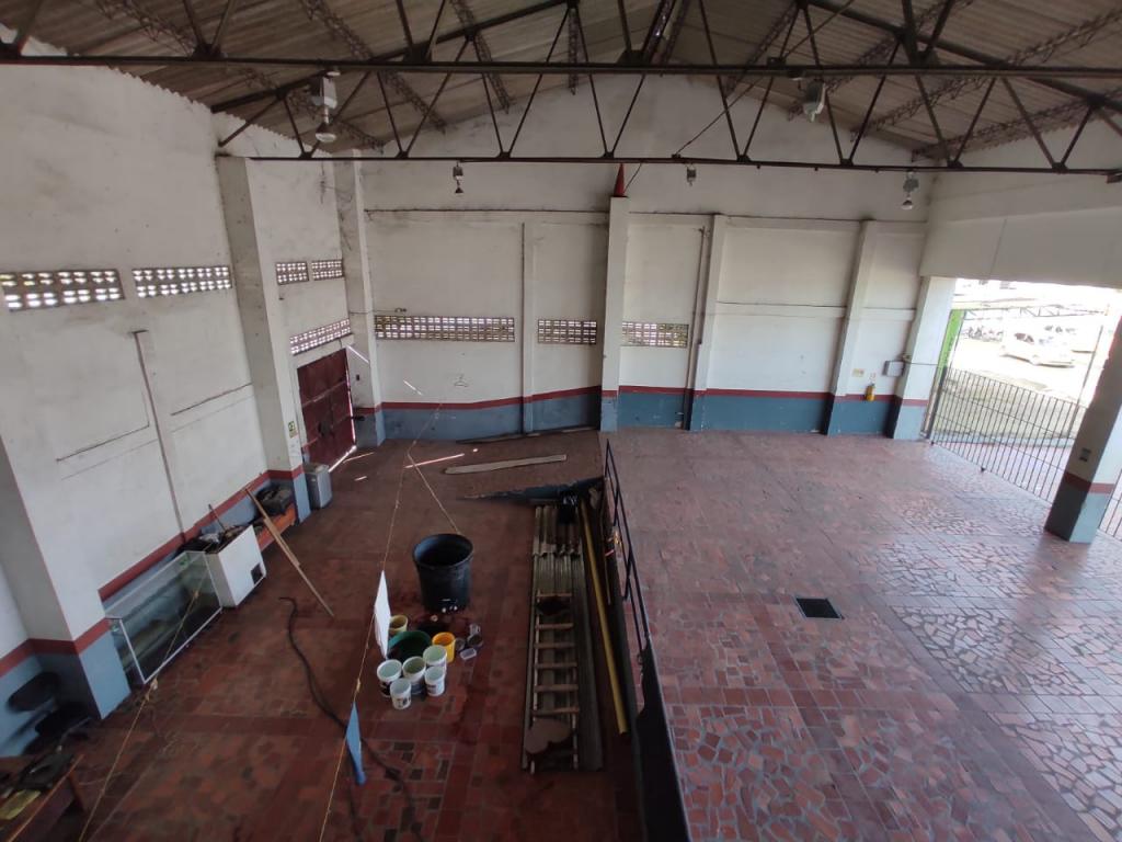 Bodega en circunvalar