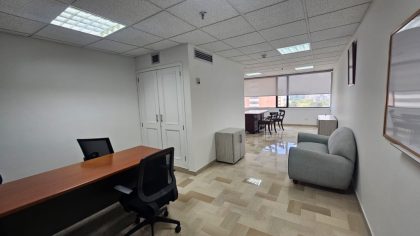 Oficina en Villa Country